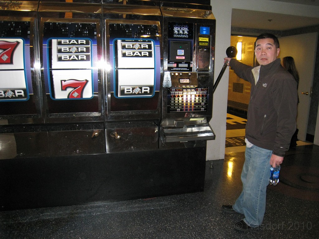 Las Vegas 2010 Marathon 110.JPG - Las Vegas 2010 - The Fire, Ice and Sweat tour. A Half Marathon, Valley of Fire, Buffets, Mt. Charleston, Red Rock Canyon and Casino's!